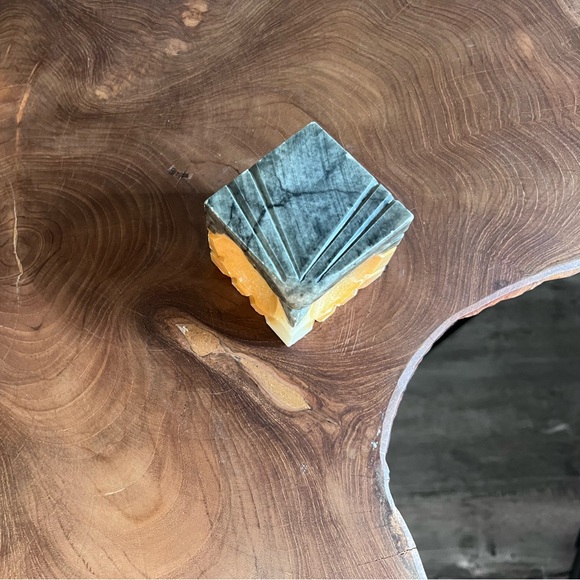 ✨SOLD✨ Unique Alabaster Owl Paperweight - Picture 2 of 5